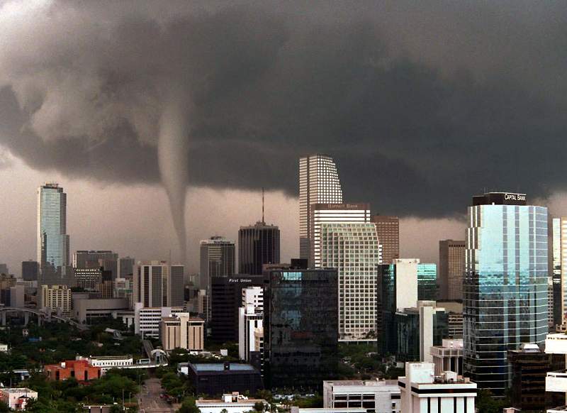 Tornado moving through downtown Miami On 12 May 1997 an F1 tornado moved 