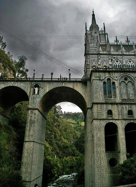 Las Lajas Cathedral, closer view