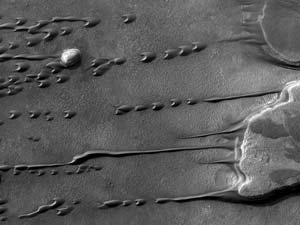 Flowing Sand on Mars