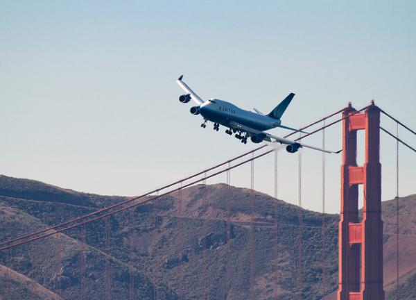 United 747 Golden Gate Flyover